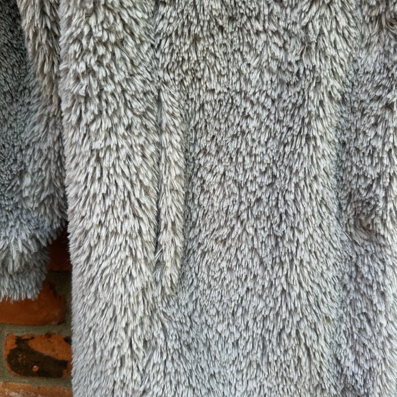 Kenneth Cole Shaggy Soft Faux Fur Snap Button Snuggly Coat Jacket Silver XL - Picture 6 of 9